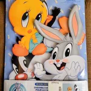 Dollcake Baby Looney Tunes Room Decor Set.   Cute Set Not Opened